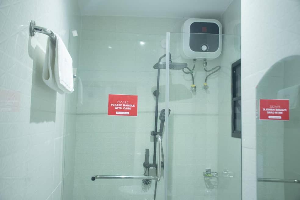 Kay Luxury Suites Uyo Buitenkant foto