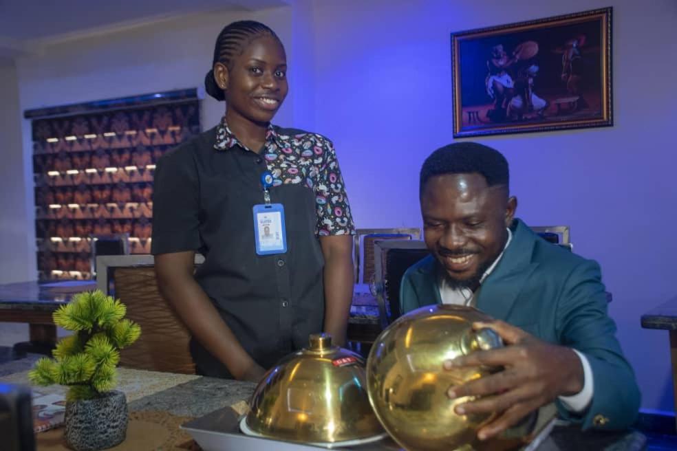 Kay Luxury Suites Uyo Buitenkant foto