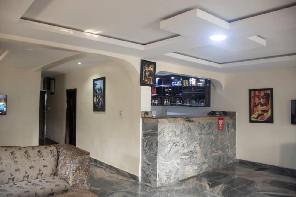 Kay Luxury Suites Uyo Buitenkant foto